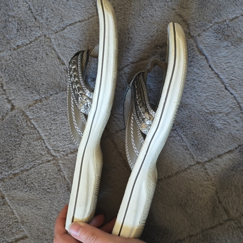 Clarks Collection Flip Flops - Picture 2 of 3